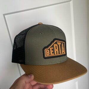 Berta SnapBack